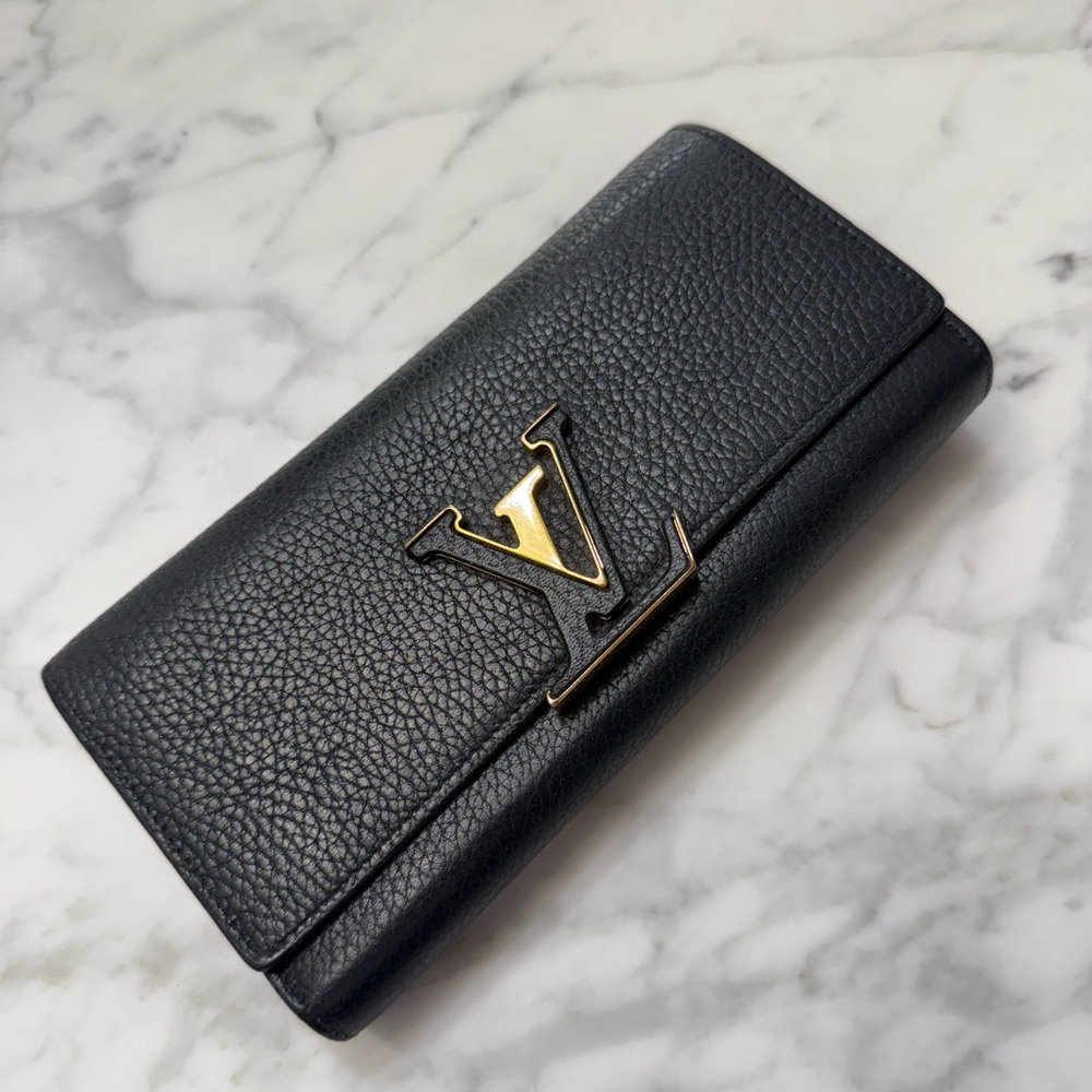 Louis Vuitton Black Capucines Wallet Sleek Design